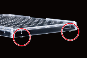 Lid with risers